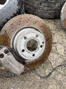 Přední a zadní kotouče + třmeny na Mercedes-Benz třídy S