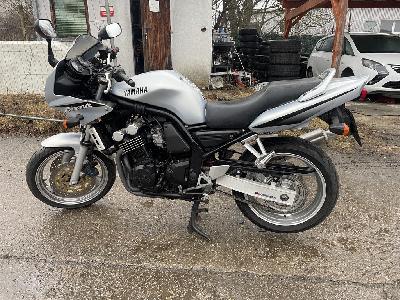 Yamaha FZS  600