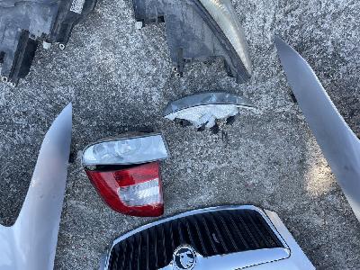 Přední kapota, světla, blatníky, nárazník na Škoda Octavia II facelift