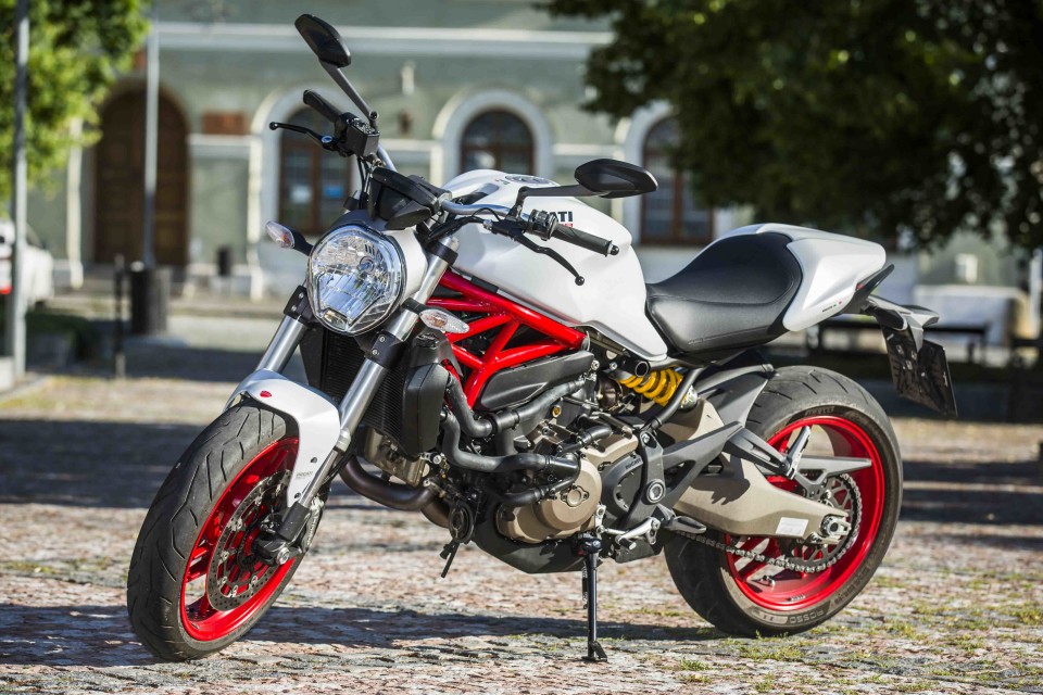 TEST: Ducati Monster 821 a 1200S