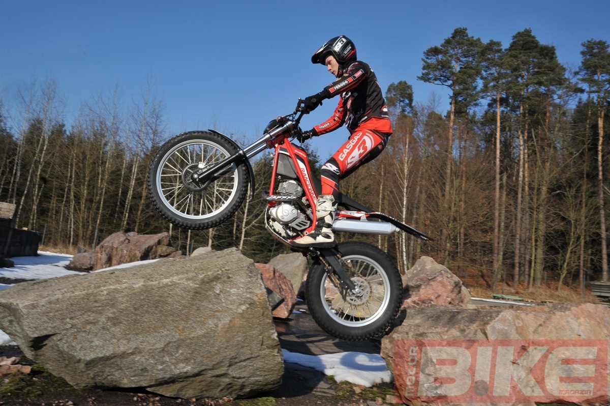 Jednoručn&iacute; činka na &bdquo;R&ldquo; &ndash;&nbsp;Gas Gas TX Randonne 200 MY 2015