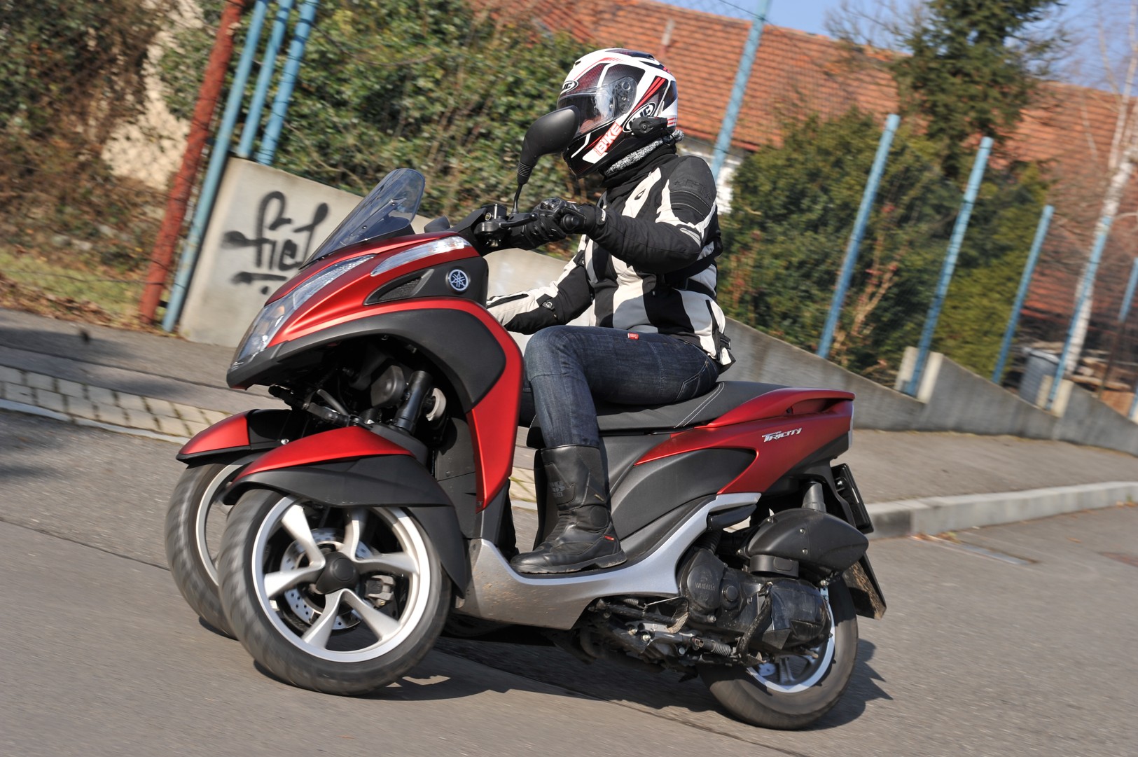 Prvn&iacute; vla&scaron;tovka &ndash; Yamaha Tricity