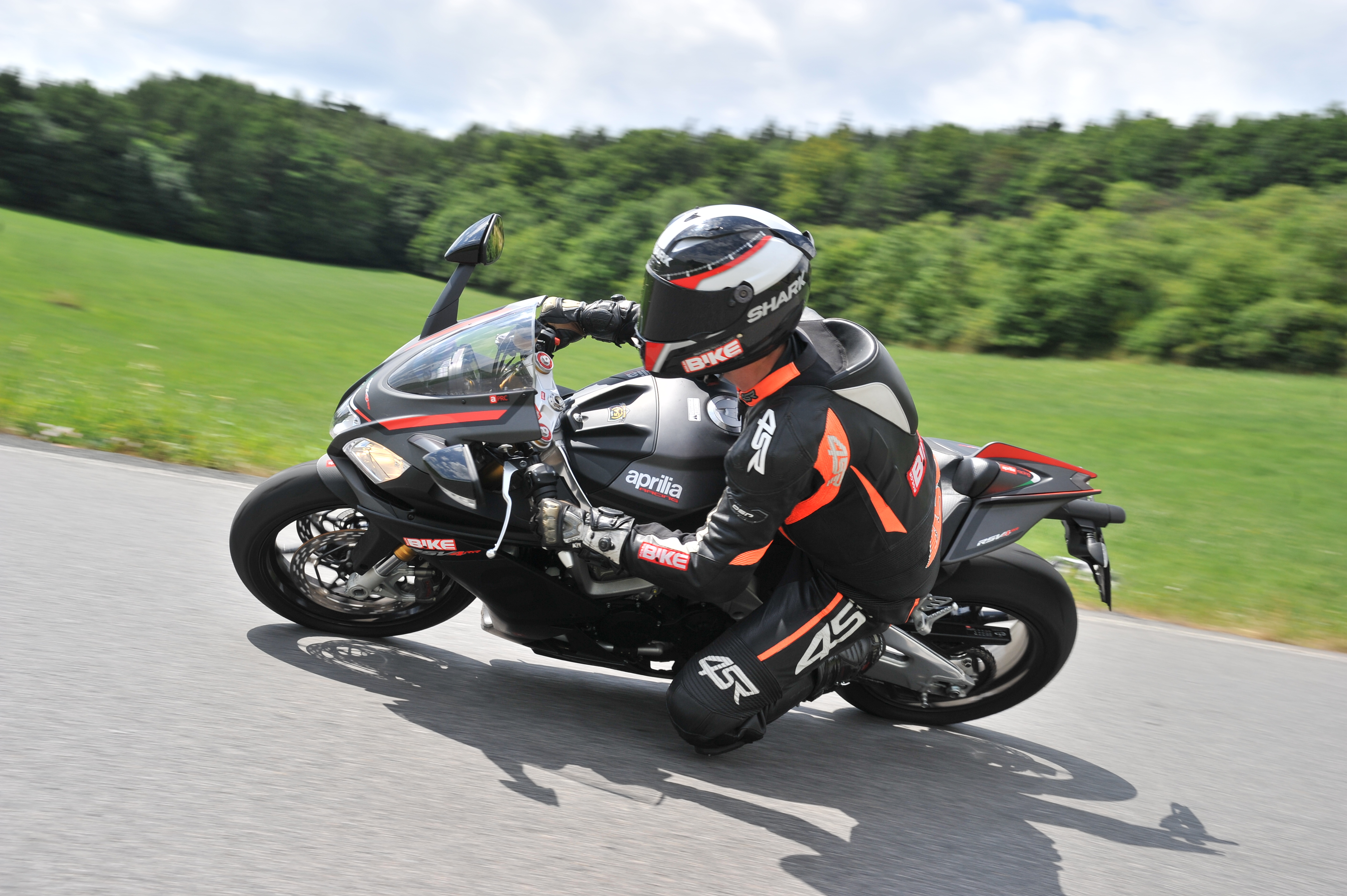 TEST: Zostuzeni předjet&iacute;m &ndash; Aprilia RSV4 RR