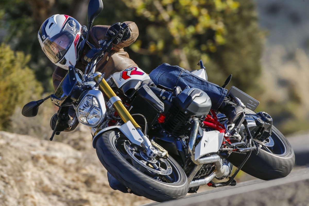 TEST: Revolučn&iacute; evoluce BMW R1200R MY 2015