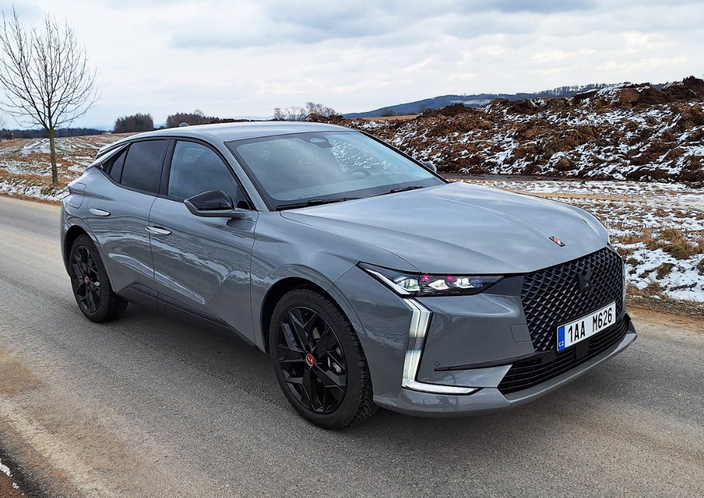 DS 4 1.5 BlueHDI Eat8 Performance Line &ndash; Francouzsk&aacute; elegance