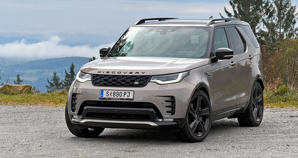 Land Rover Discovery D250 &ndash; Vysoko nad věc&iacute;