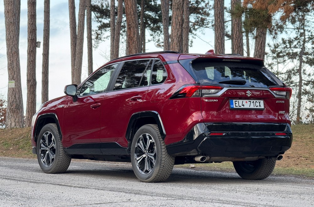 Suzuki Across Plug-in Hybrid &ndash; Tich&aacute; voda