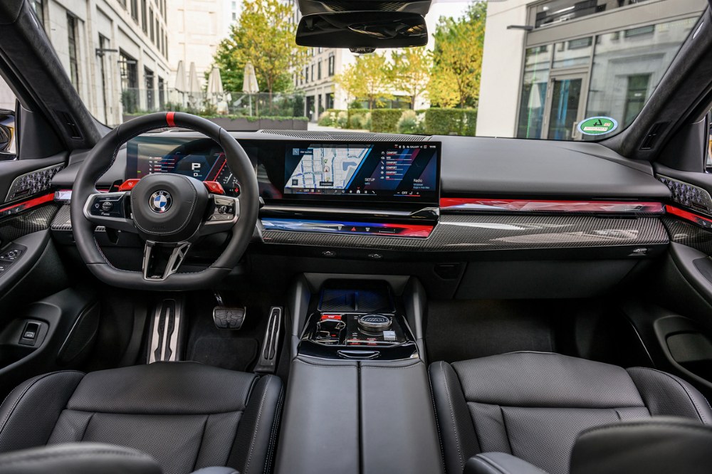 BMW M5 & M5 Touring (G90 & G99) &ndash; Posedm&eacute; a zase jinak