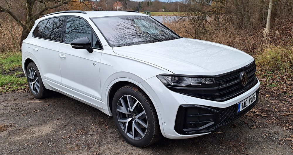Volkswagen Touareg R-Line &ndash; Z vy&scaron;&scaron;&iacute;ch sf&eacute;r